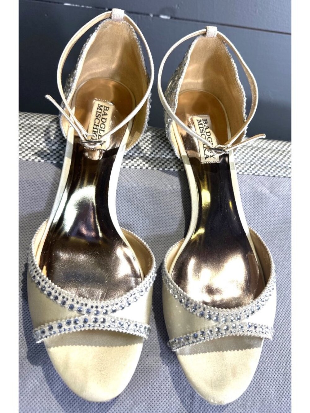 Badgley Mischka Ivory Satin & Rhinestone Kitten Heel Sandals Size 9